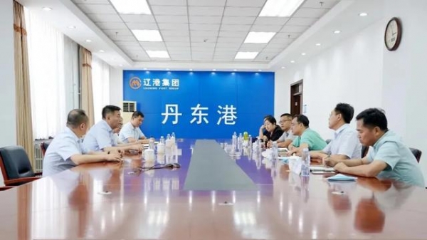 苗永鹏组织召开丹东综合保税区申报和建设工作会议-2.jpg