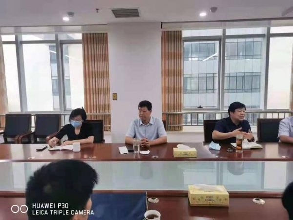 南阳市副市长陈英杰到卧龙保税区检查冷链物流食品总仓库运行工作-4.jpg