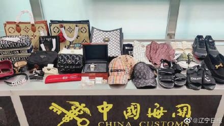 全是假名牌！大连周水子机场海关查获侵权物品41件-1.jpg