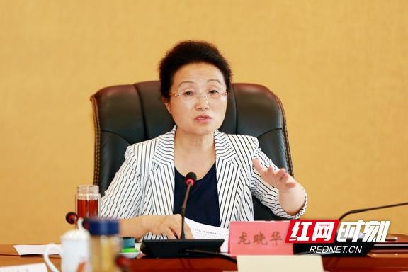 龙晓华主持召开州政府常务会议 研究教育、进出口和文化旅游产业复苏等工作-2.jpg