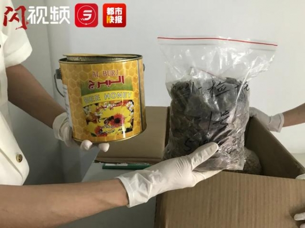 藏于红酒箱、蜂蜜罐中！两男子竟从非洲带回......西安海关查获-1.jpg