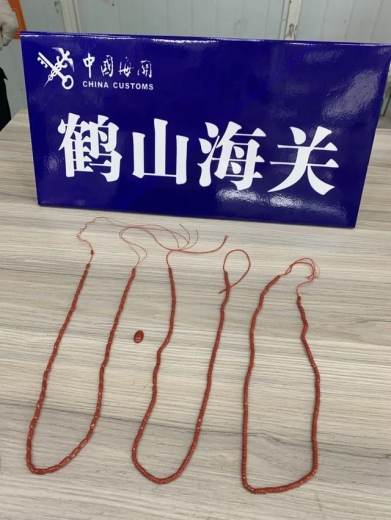 这样的首饰真的美吗？海关查获一批濒危红珊瑚制品-2.jpg