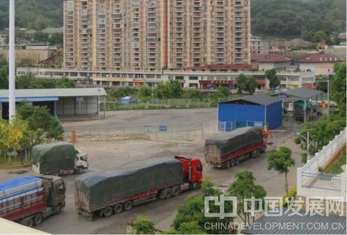 云南孟连口岸上半年进出口贸易持续增长-2.jpg
