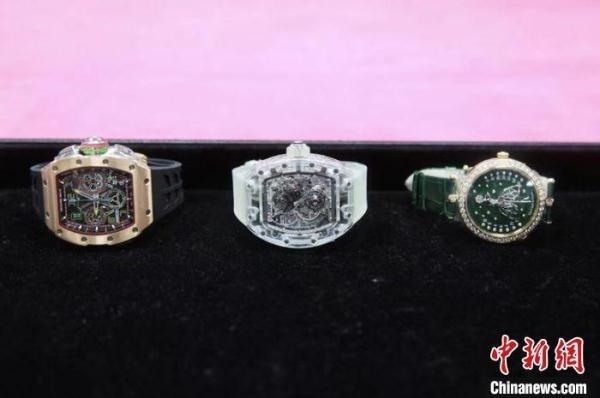 深圳海关破获手表走私案 查获高档手表价值近亿元-1.jpg