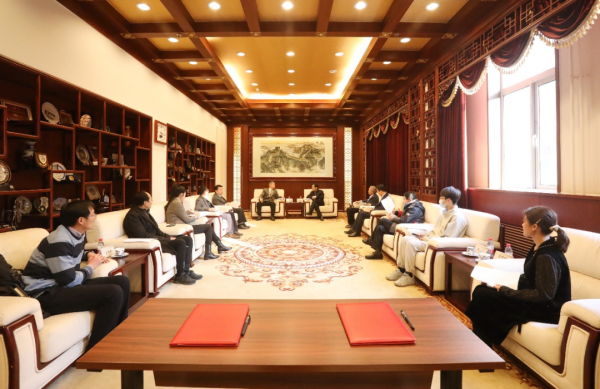 中国海关传媒中心与对外经济贸易大学签署战略合作协议w2.jpg
