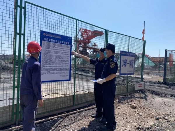 防城海关践行“红船精神”高质量服务临港企业-4.jpg