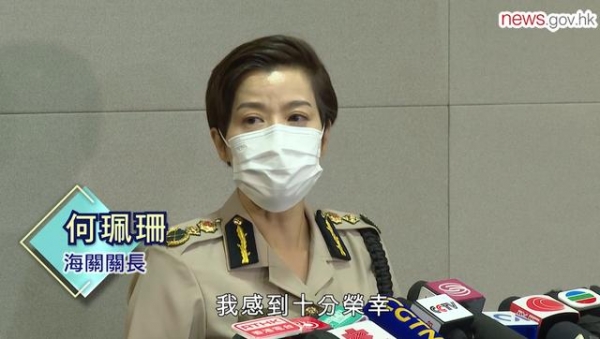 港媒：香港海关关长何珮珊宣誓就职，背景首次出现国徽-6.jpg