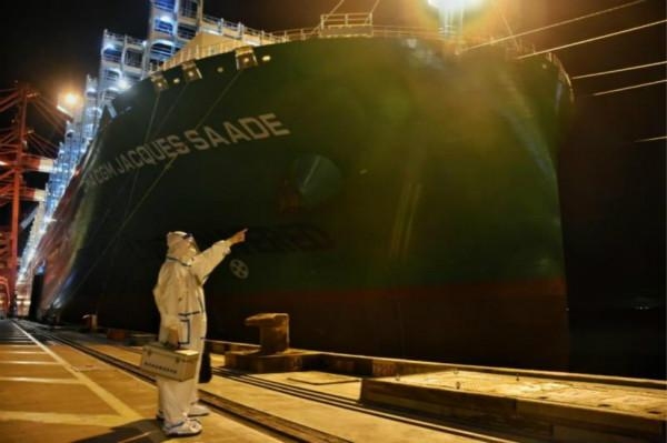 世界首艘23000TEU双燃料动力超大型集装箱船按期交付，上海海关背后鼎力支持民族造船产业-2.jpg