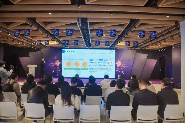 “精致城市 共享保税商机”全国新闻媒体行走进山东威海综合保税区-1.jpg