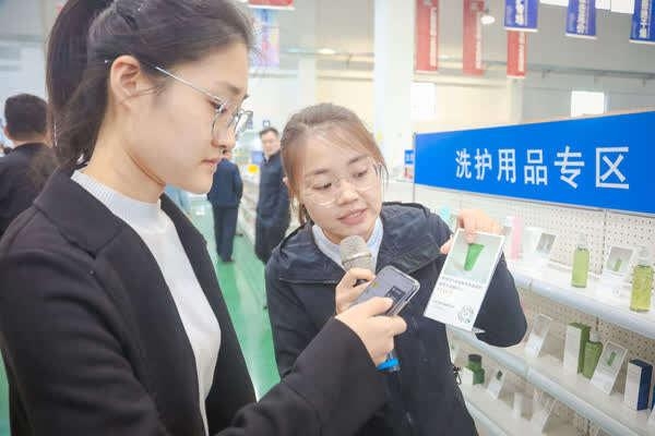 “精致城市 共享保税商机”全国新闻媒体行走进山东威海综合保税区-5.jpg