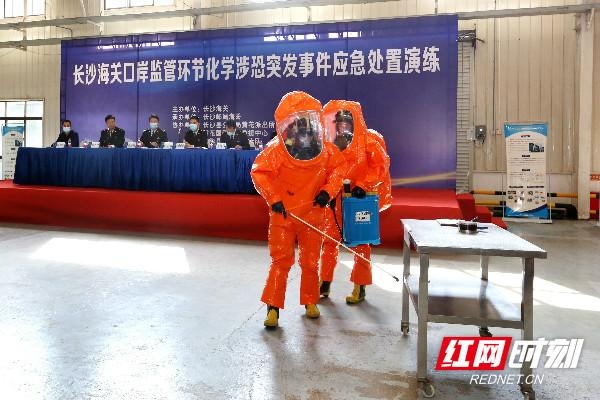 长沙海关开展进出境寄递渠道口岸监管环节化学涉恐突发事件应急演练-4.jpg
