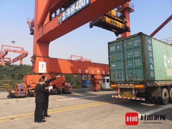 1-10月重庆外贸进出口5227.6亿元 已达去年总值9成-1.jpg