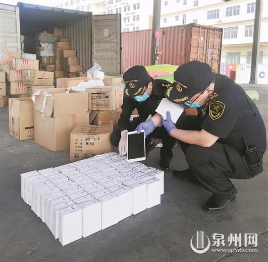 泉州海关查获14万件贴标品牌服装-1.jpg
