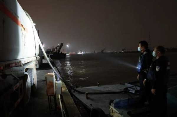 黄埔海关破获走私红油案 捣毁7个红油加工窝点-1.jpg