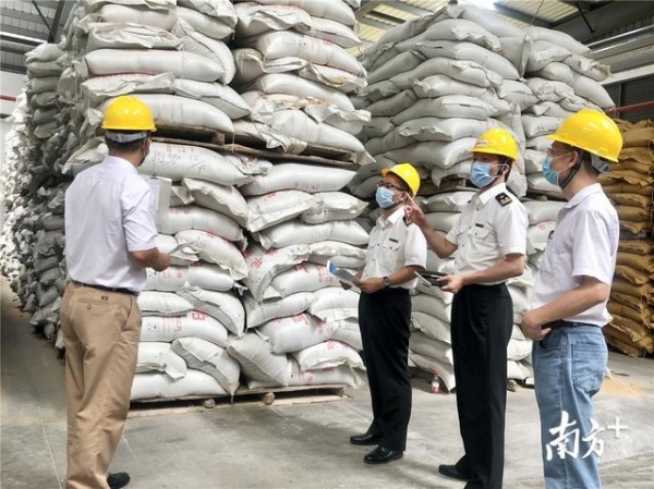 龙湖海关携手企业：同心同向纾困境 同力同行共发展-2.jpg