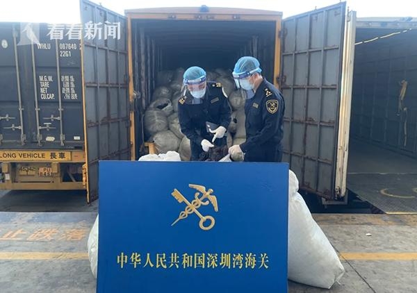 “洋垃圾”退！退！退！海关查获废弃人体头发4864公斤-1.jpg