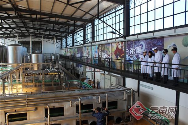 香格里拉海关助力迪庆青稞精酿啤酒顺利出口欧洲-3.jpg