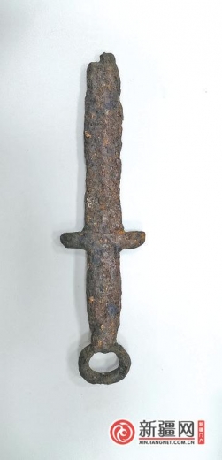 乌鲁木齐海关向自治区文物局移交一件涉案的国家三级文物 东晋环首铁剑由新疆博物馆收藏-1.jpg