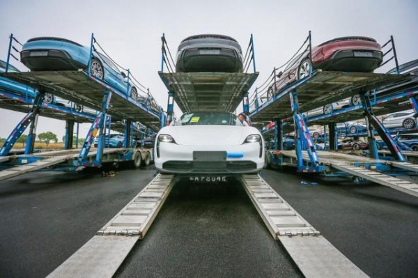 5000台劳斯莱斯、保时捷等品牌车进入松江综保区，整车保税功能首次落地-1.jpg