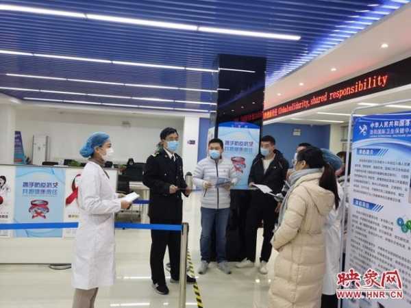 “携手防疫抗艾 共担健康责任”郑州海关开展世界艾滋病日主题宣传活动-2.jpg