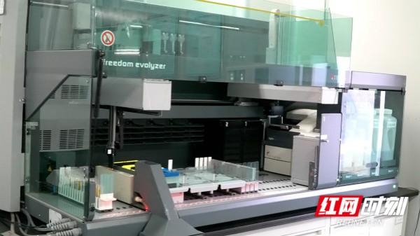 “携手防疫抗艾 共担健康责任”长沙海关举办“世界艾滋病日”宣传活动-4.jpg