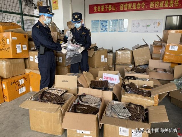 深圳湾海关：查获侵权包包，涉及Louis Vuitton、FENDI、DIOR等11个品牌-2.jpg