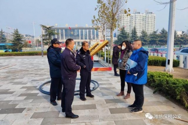 【百万警进千万家】潍坊保税公安分局到重点项目开展安全检查-2.jpg