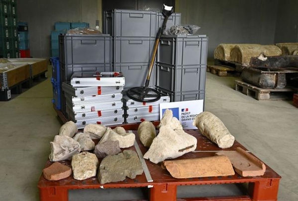 法国海关查获一起文物走私案 共计上两万件考古文物-7.jpg
