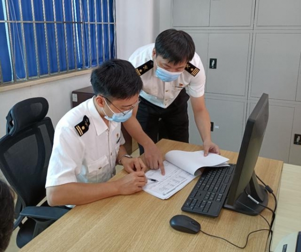 湛江东海岛海关综合业务科党支部：扎根粤西国门的“红树林”-1.jpg