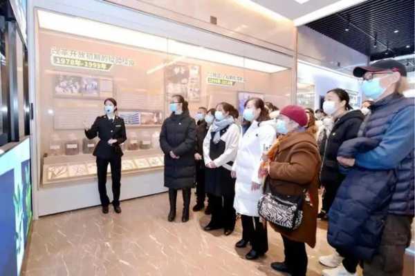 “社区进海关 牵手助发展”  武汉海关与金银湖街开展党建共建活动-3.jpg