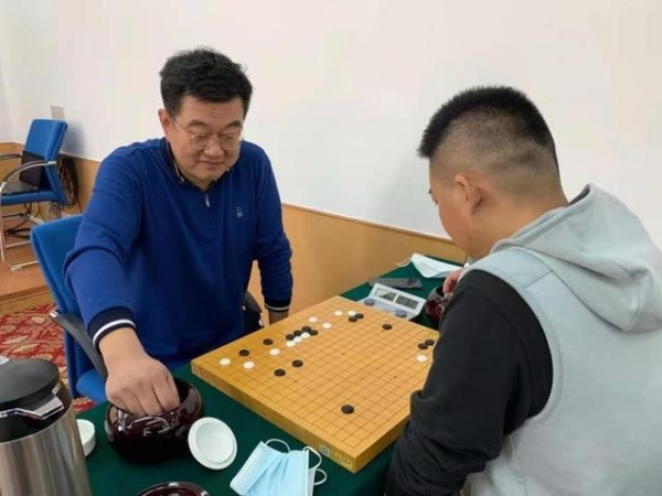围棋赛走进青岛海关 20余棋友“弈”展风采-2.jpg