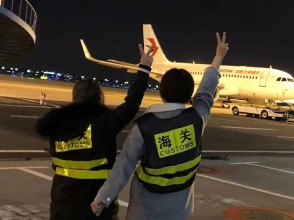 青浦：白衣天使化身海关小姐姐，一起来看她们的朋友圈-2.jpg