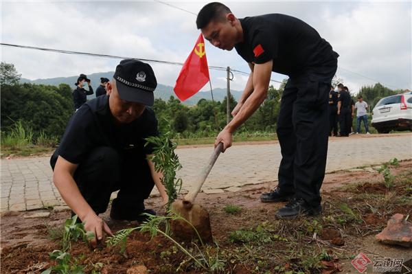 云南章凤海关：爱国卫生共参与 筑牢口岸卫生检疫防线-4.jpg