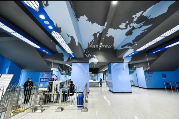 10号线列车驶入新终点站基隆路站！外高桥保税区进入双地铁时代-4.jpg