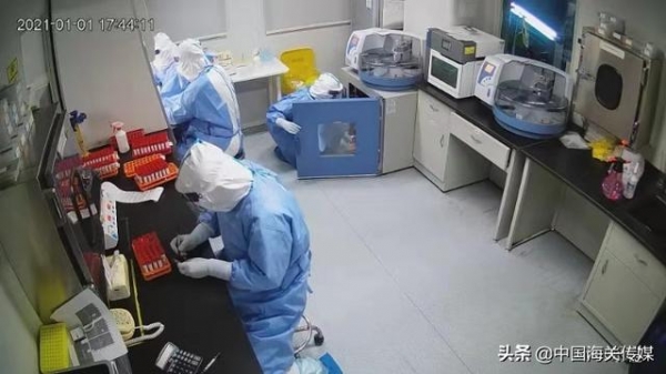 大连海关国际旅行保健中心：坚守核酸检测岗位 ?拒病毒于国门之外-1.jpg