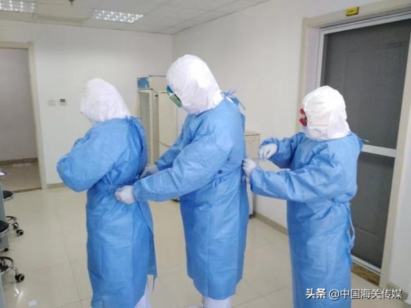 大连海关国际旅行保健中心：坚守核酸检测岗位 ?拒病毒于国门之外-2.jpg