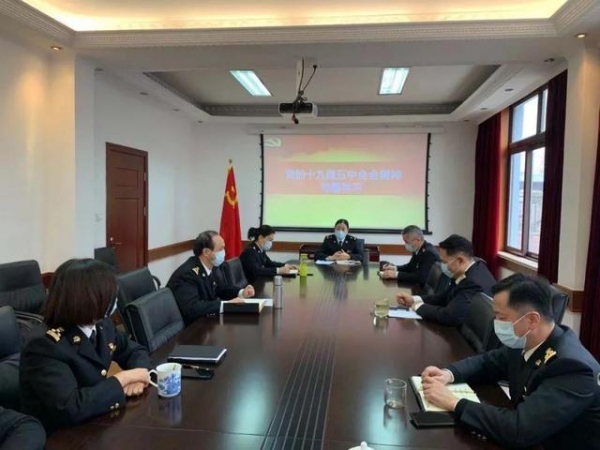 学贯五中全会 | 虹桥机场海关：同频共振润人心 携手奋进新征程-2.jpg