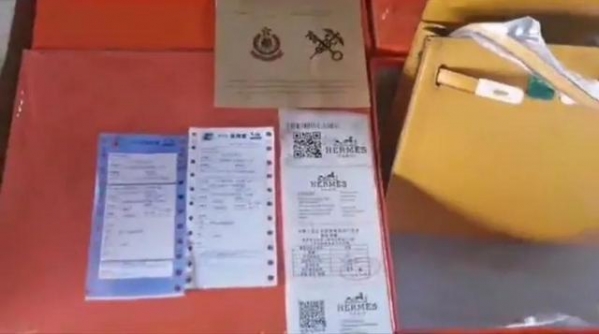 海关查获13065只出口假名牌女包-2.jpg