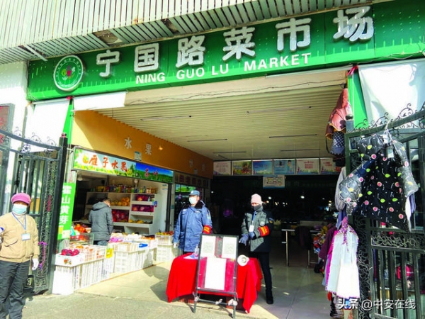 商场进出口减少 菜场戴口罩进入-1.jpg