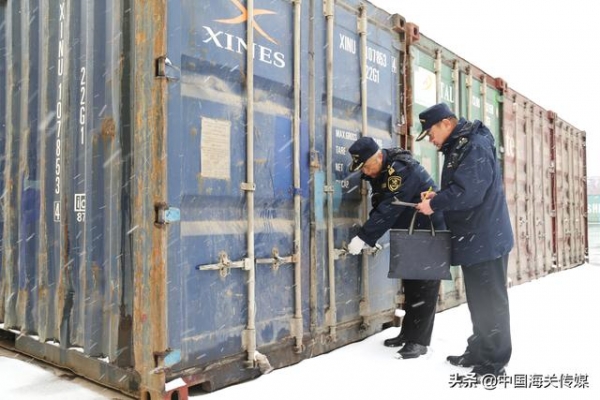 防疫前线直击：极寒天气 海关防疫-6.jpg