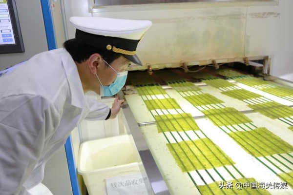 启东海关助出口紫菜转型网红“夹心海苔”-1.jpg
