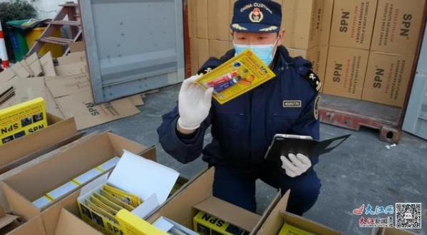 35.8万支！南昌海关查获一批违规出口危化品-1.jpg