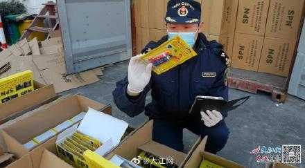 35.8万支！南昌海关查获一批违规出口危化品-1.jpg