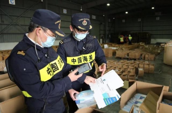 其心可诛！香港海关破获最大口罩造假案，涉案金额逾850万人民币-1.jpg