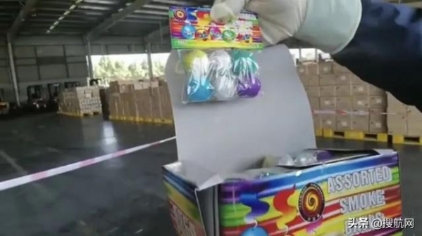 集装箱里满满的是“火药味”！海关查获23.1吨伪报的烟花爆竹-3.jpg