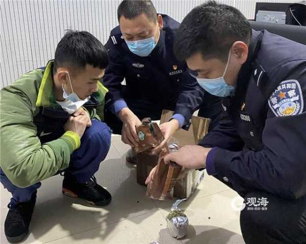 大年初三，青岛海关破获一起涉嫌走私毒品进境案！现场查扣大麻100余克-1.jpg