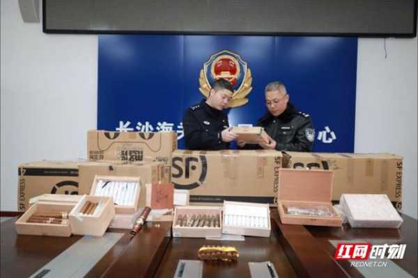 新春走基层｜长沙海关缉私局马刚：就地过年，是对家人的最好守护-2.jpg