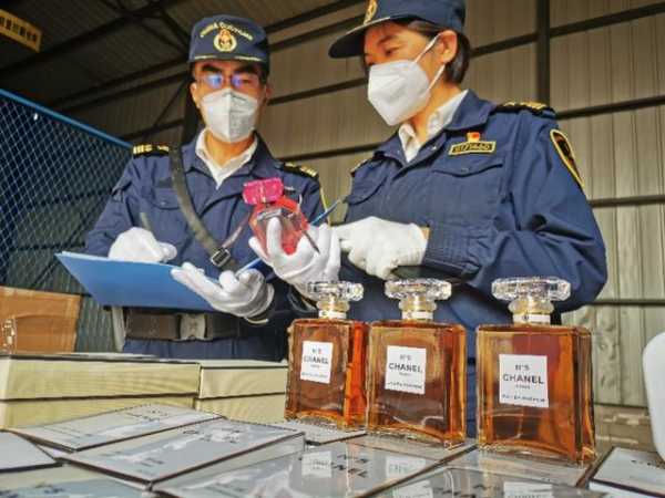 广州海关查获侵权香水7400余瓶，香奈儿、祖马龙等品牌中招-1.jpg