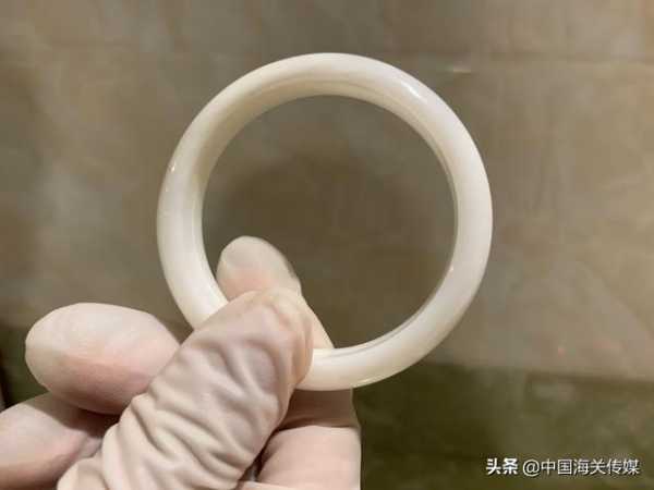 这样的镯子不能随便携带-1.jpg