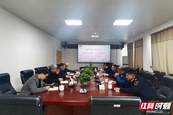 岳阳海关深入走访调研 助力港口高质量发展-1.jpg